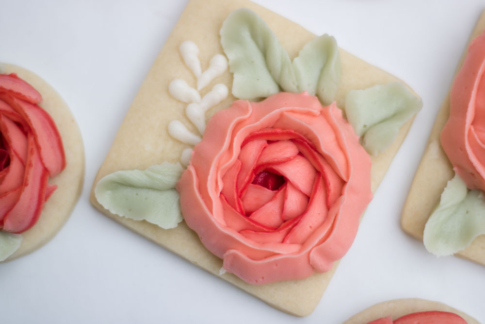 How to frost buttercream flower cookies, The Hutch Oven